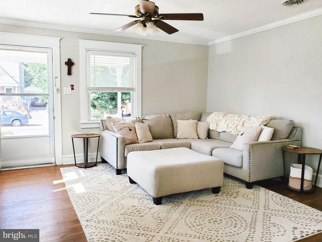 9 W GARRISON RD, Brookhaven, PA 19015