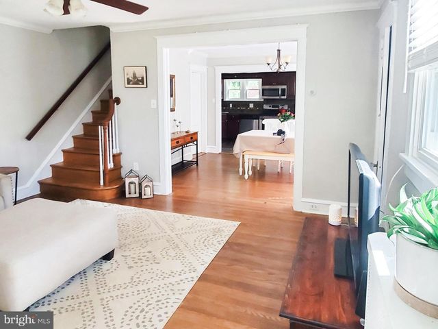 9 W GARRISON RD, Brookhaven, PA 19015
