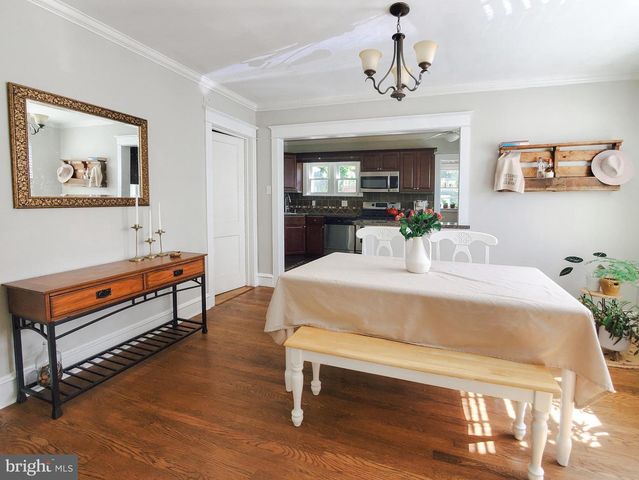 9 W GARRISON RD, Brookhaven, PA 19015