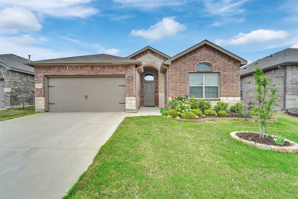 312 Youngblood Lane, Fort Worth, TX 76131