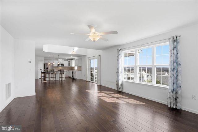 446 LANCER DR, Columbia, PA 17512