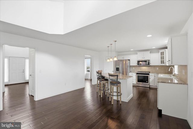 446 LANCER DR, Columbia, PA 17512