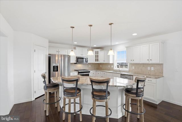 446 LANCER DR, Columbia, PA 17512