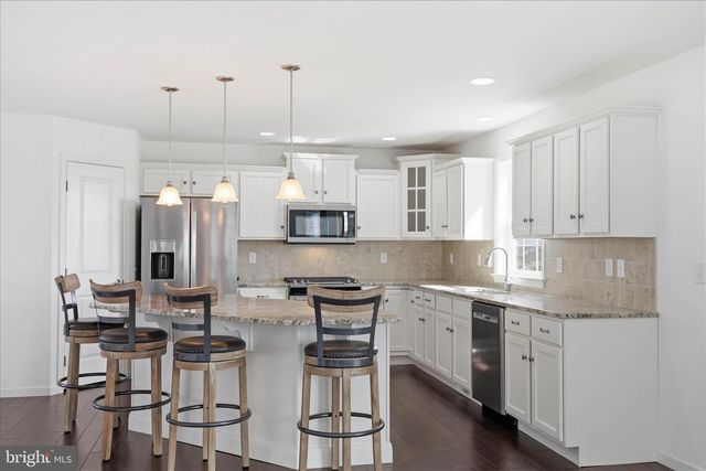 446 LANCER DR, Columbia, PA 17512