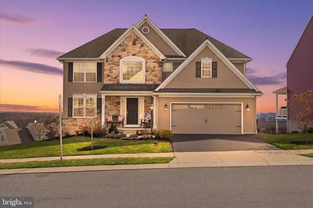 446 LANCER DR, Columbia, PA 17512