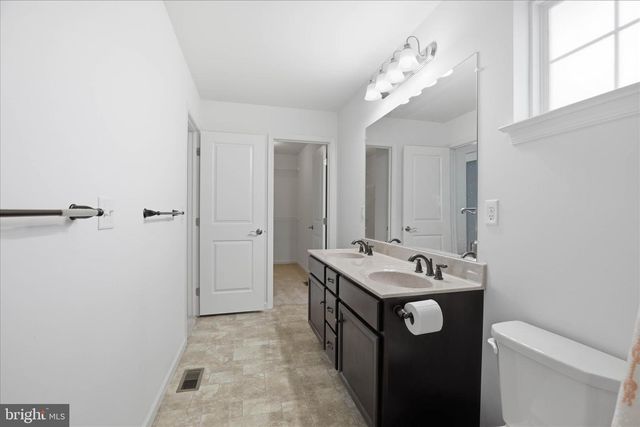 446 LANCER DR, Columbia, PA 17512