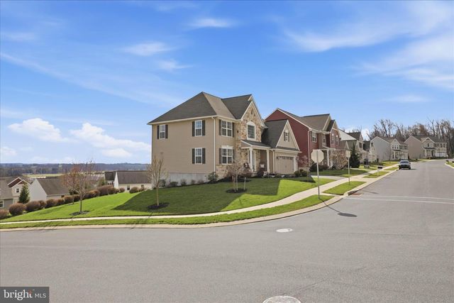 446 LANCER DR, Columbia, PA 17512