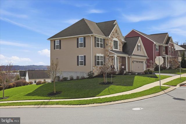 446 LANCER DR, Columbia, PA 17512