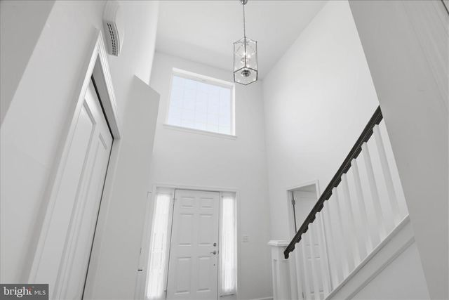 446 LANCER DR, Columbia, PA 17512