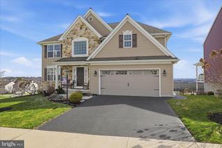 446 LANCER DR, Columbia, PA 17512