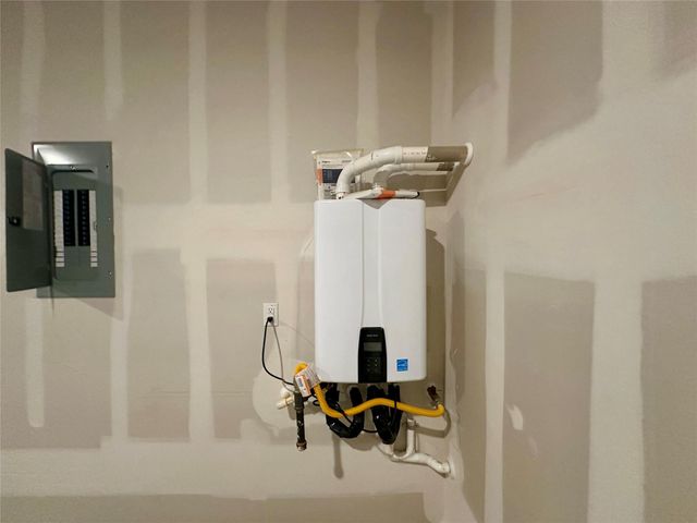 172 White Horses DR, Kyle, TX 78640