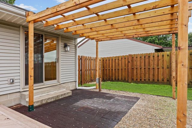 5828 BITTERSWEET Drive, West Lafayette, IN 47906