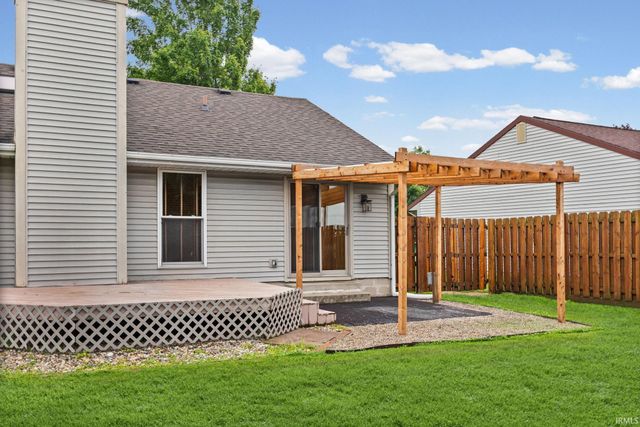 5828 BITTERSWEET Drive, West Lafayette, IN 47906