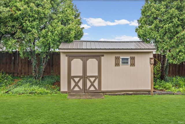 5828 BITTERSWEET Drive, West Lafayette, IN 47906