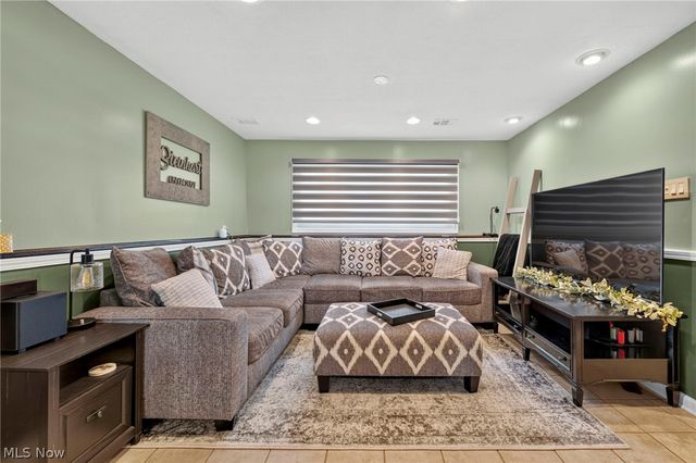 335 Bayshore Drive, Eastlake, OH 44095