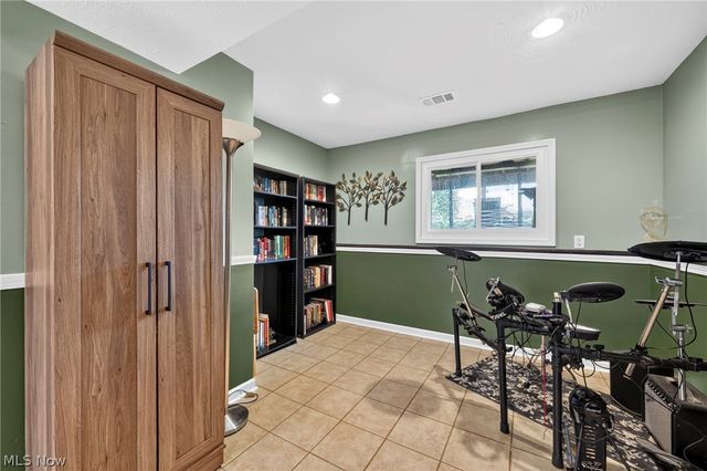 335 Bayshore Drive, Eastlake, OH 44095