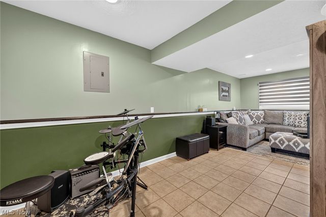 335 Bayshore Drive, Eastlake, OH 44095