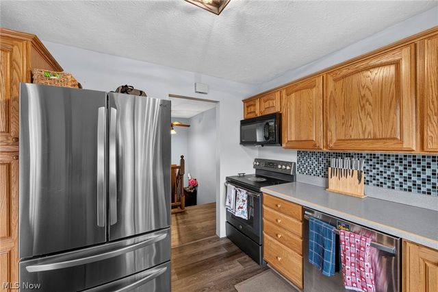 335 Bayshore Drive, Eastlake, OH 44095