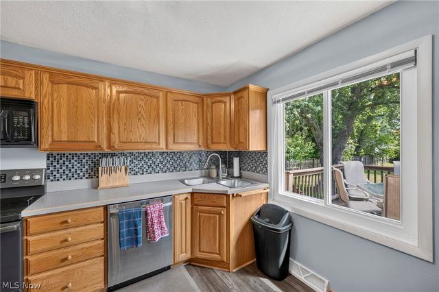 335 Bayshore Drive, Eastlake, OH 44095