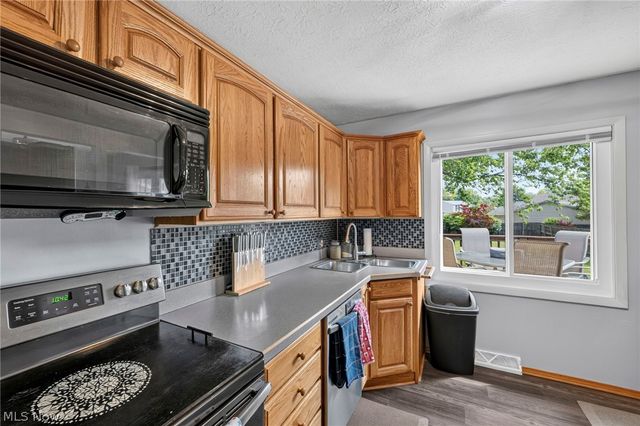 335 Bayshore Drive, Eastlake, OH 44095
