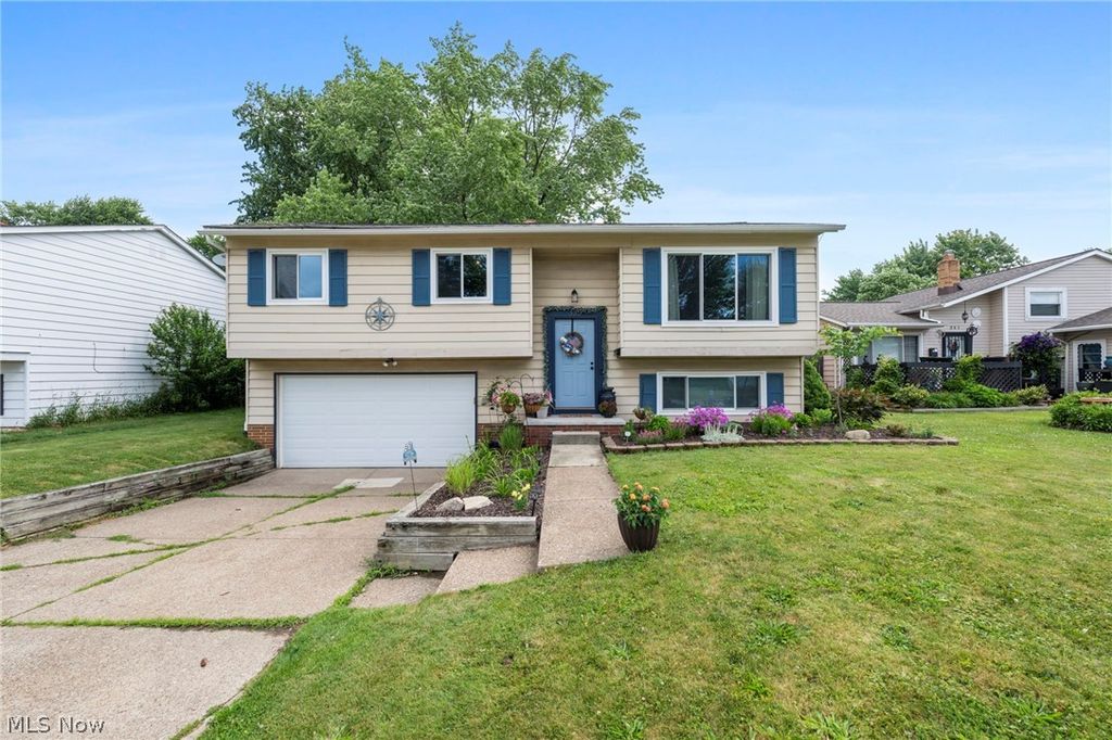 335 Bayshore Drive, Eastlake, OH 44095