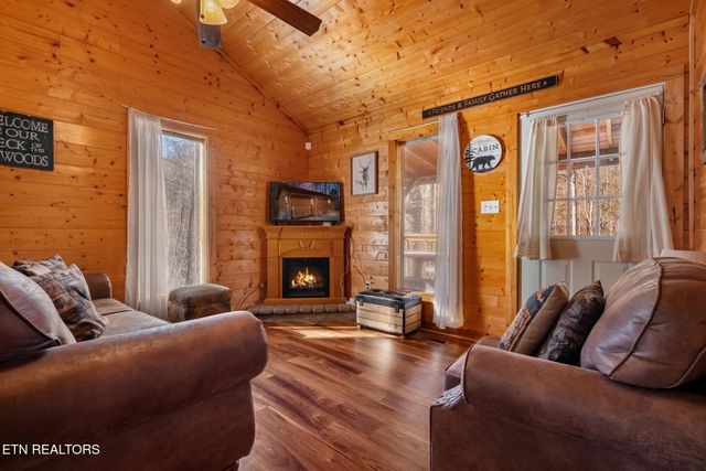 2230 Cove Creek Drive, Sevierville, TN 37862