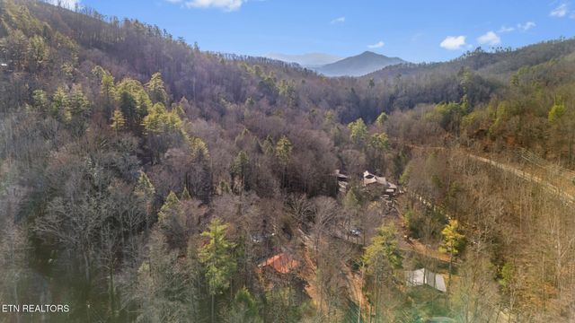 2230 Cove Creek Drive, Sevierville, TN 37862