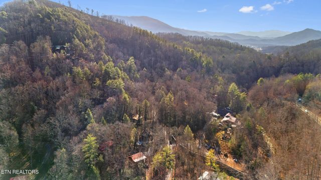 2230 Cove Creek Drive, Sevierville, TN 37862