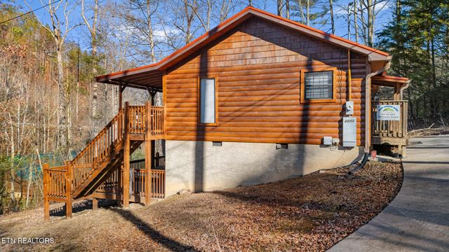 2230 Cove Creek Drive, Sevierville, TN 37862