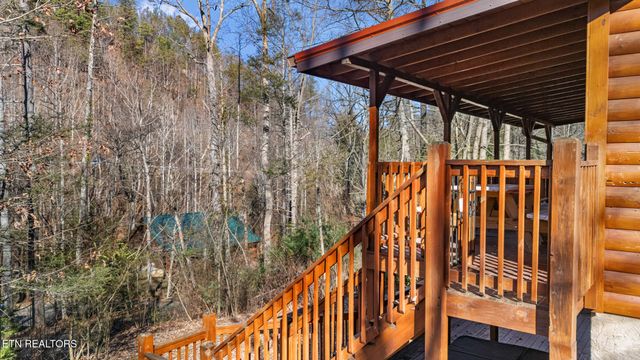 2230 Cove Creek Drive, Sevierville, TN 37862