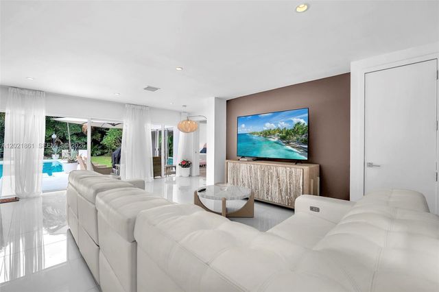 203 Ridgewood Rd, Coral Gables, FL 33133