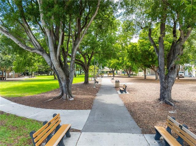 547 101st AVE N, Naples, FL 34108