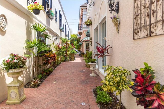 547 101st AVE N, Naples, FL 34108