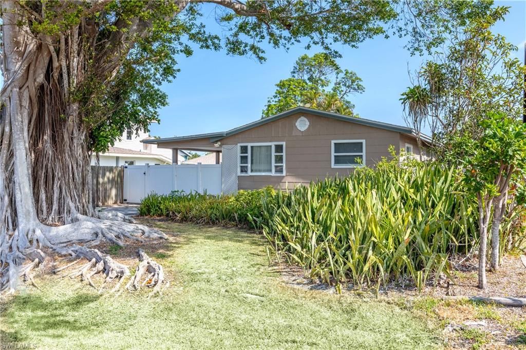 547 101st AVE N, Naples, FL 34108