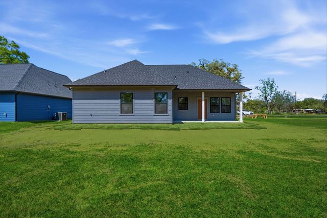 612 Austin Street, West Columbia, TX 77486