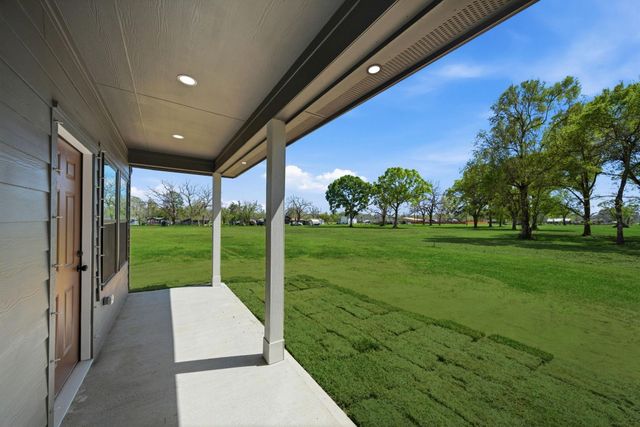 612 Austin Street, West Columbia, TX 77486