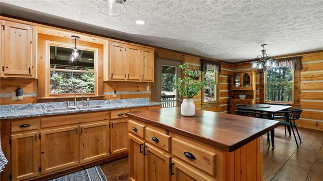 219 RIDGE TOP Lane, Blue Ridge, GA 30513