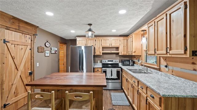 219 RIDGE TOP Lane, Blue Ridge, GA 30513