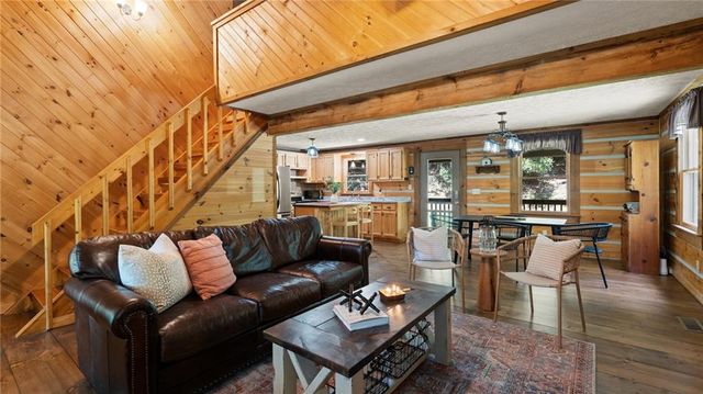 219 RIDGE TOP Lane, Blue Ridge, GA 30513