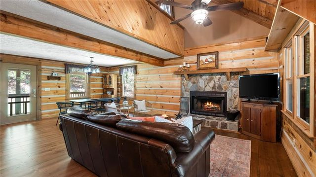 219 RIDGE TOP Lane, Blue Ridge, GA 30513