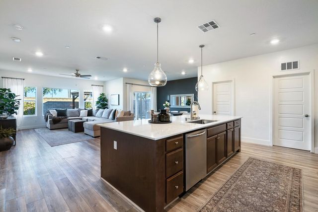 601 Wishon Avenue W, Madera, CA 93636