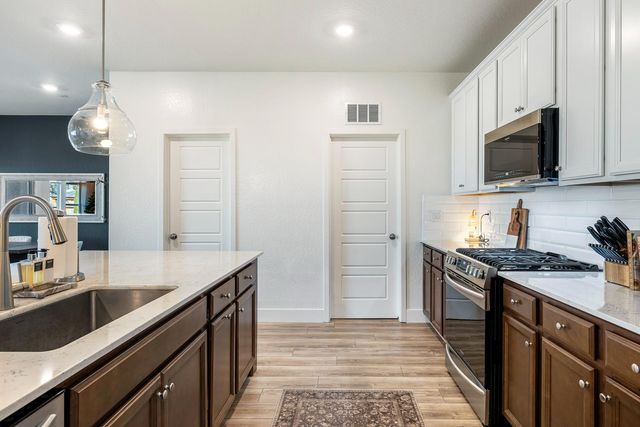 601 Wishon Avenue W, Madera, CA 93636