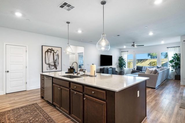 601 Wishon Avenue W, Madera, CA 93636