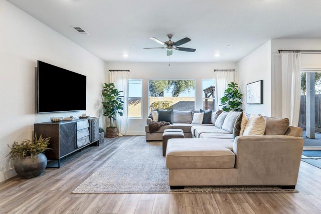 601 Wishon Avenue W, Madera, CA 93636