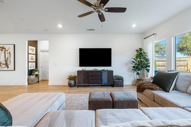 601 Wishon Avenue W, Madera, CA 93636