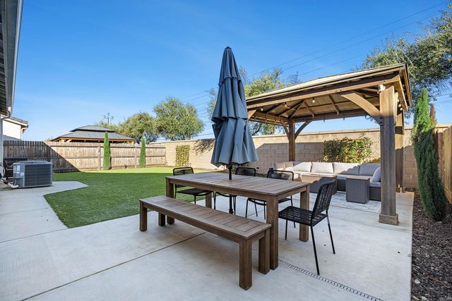 601 Wishon Avenue W, Madera, CA 93636