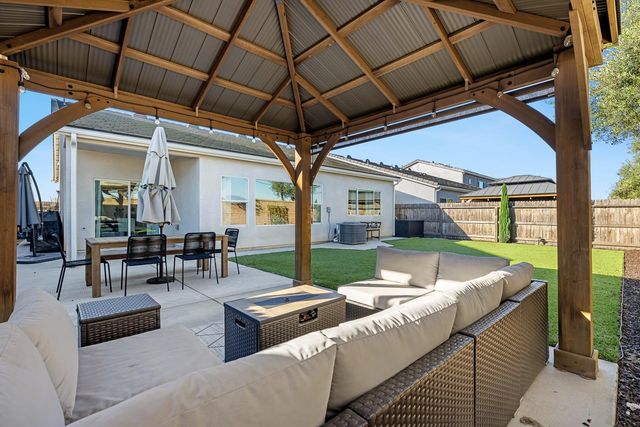 601 Wishon Avenue W, Madera, CA 93636