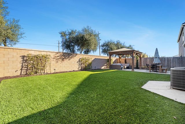 601 Wishon Avenue W, Madera, CA 93636