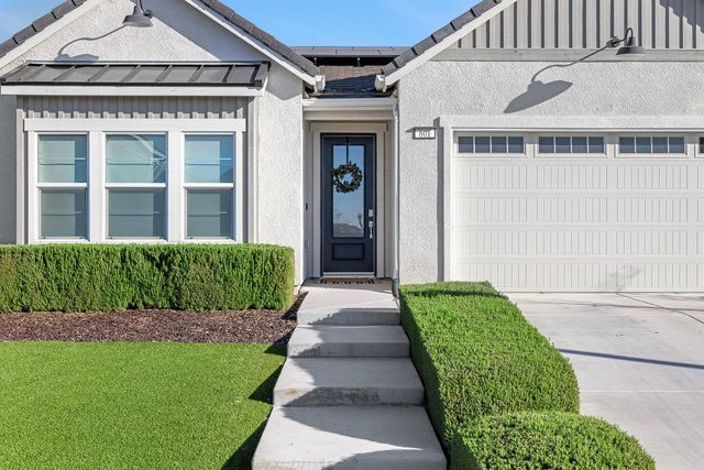 601 Wishon Avenue W, Madera, CA 93636