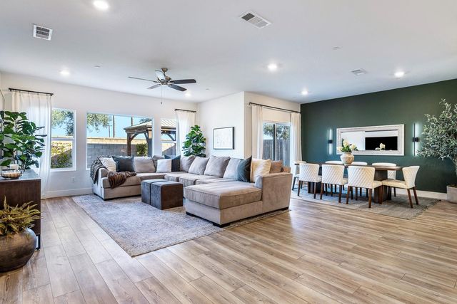 601 Wishon Avenue W, Madera, CA 93636